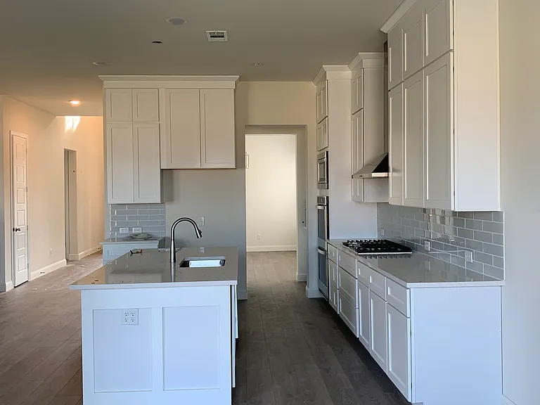 216 Lake Forest Trl — Photo 5