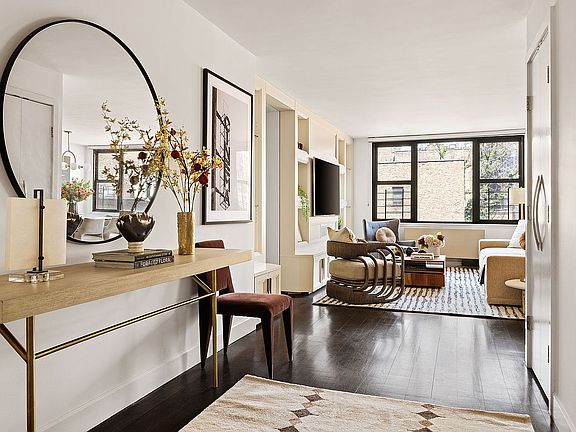 5th image of 130 E 18th St APT 6X
