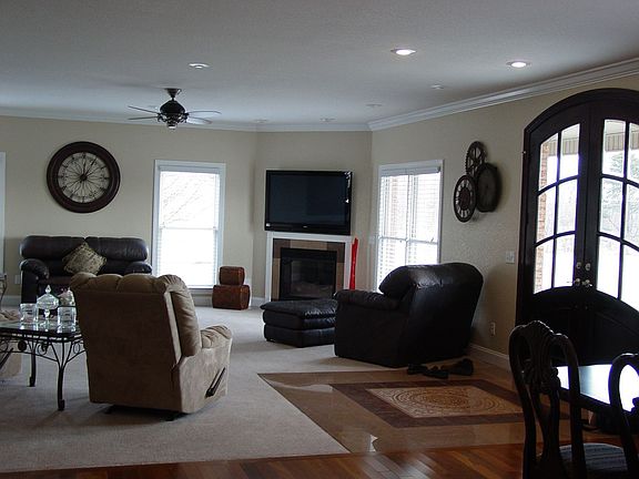 3rd image of 1831 Highland Ln