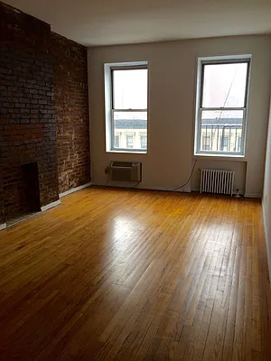 Rented by Acacia Realty | media 6