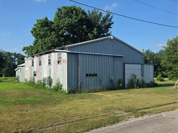110 E 9th St, Mulberry, KS 66756
