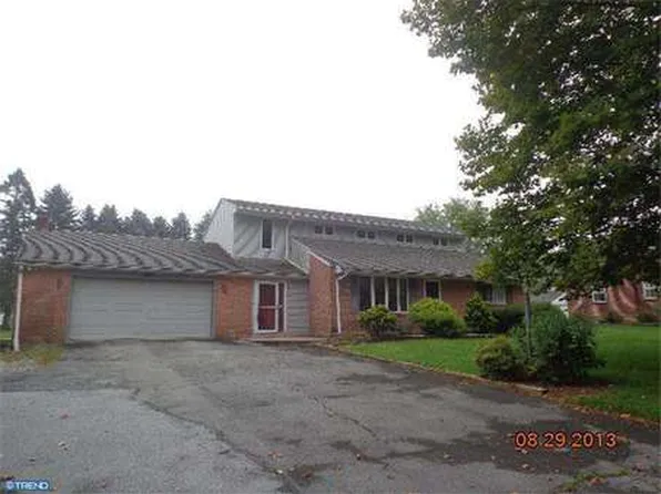 129 Memorial Hwy, Fleetwood, PA 19522
