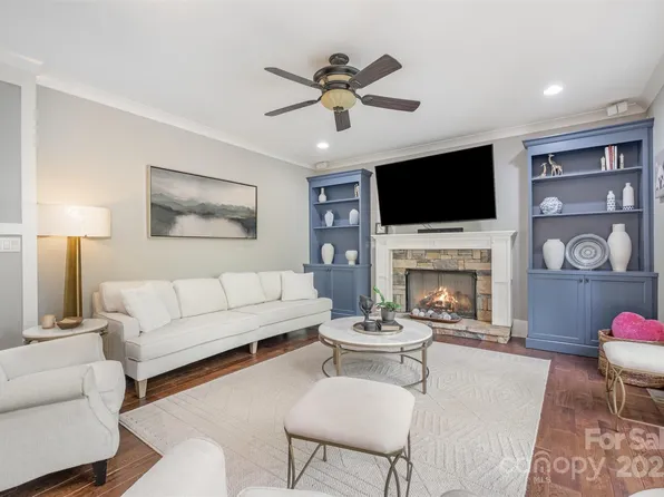 1713 Mount Isle Harbor Dr, Charlotte, NC 28214