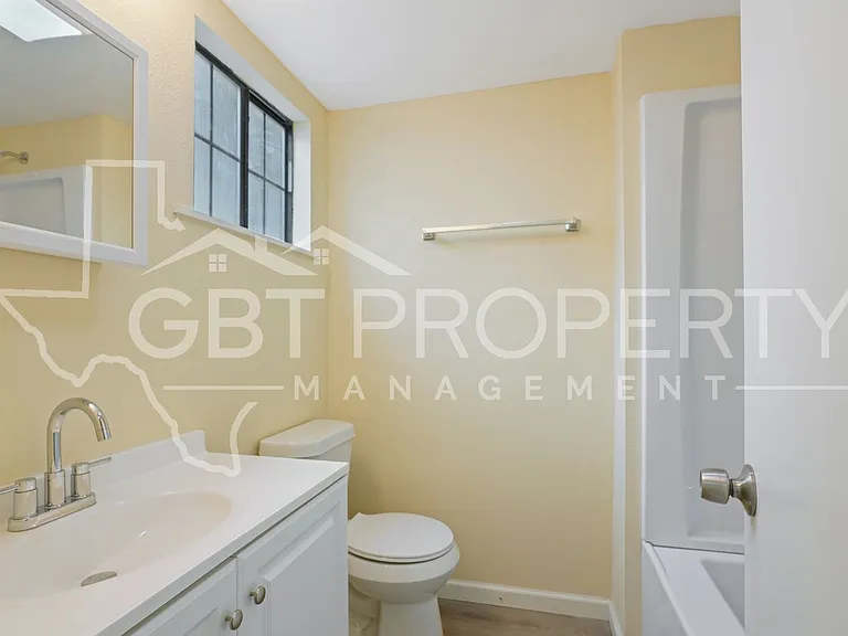 328 Williams St — Photo 12