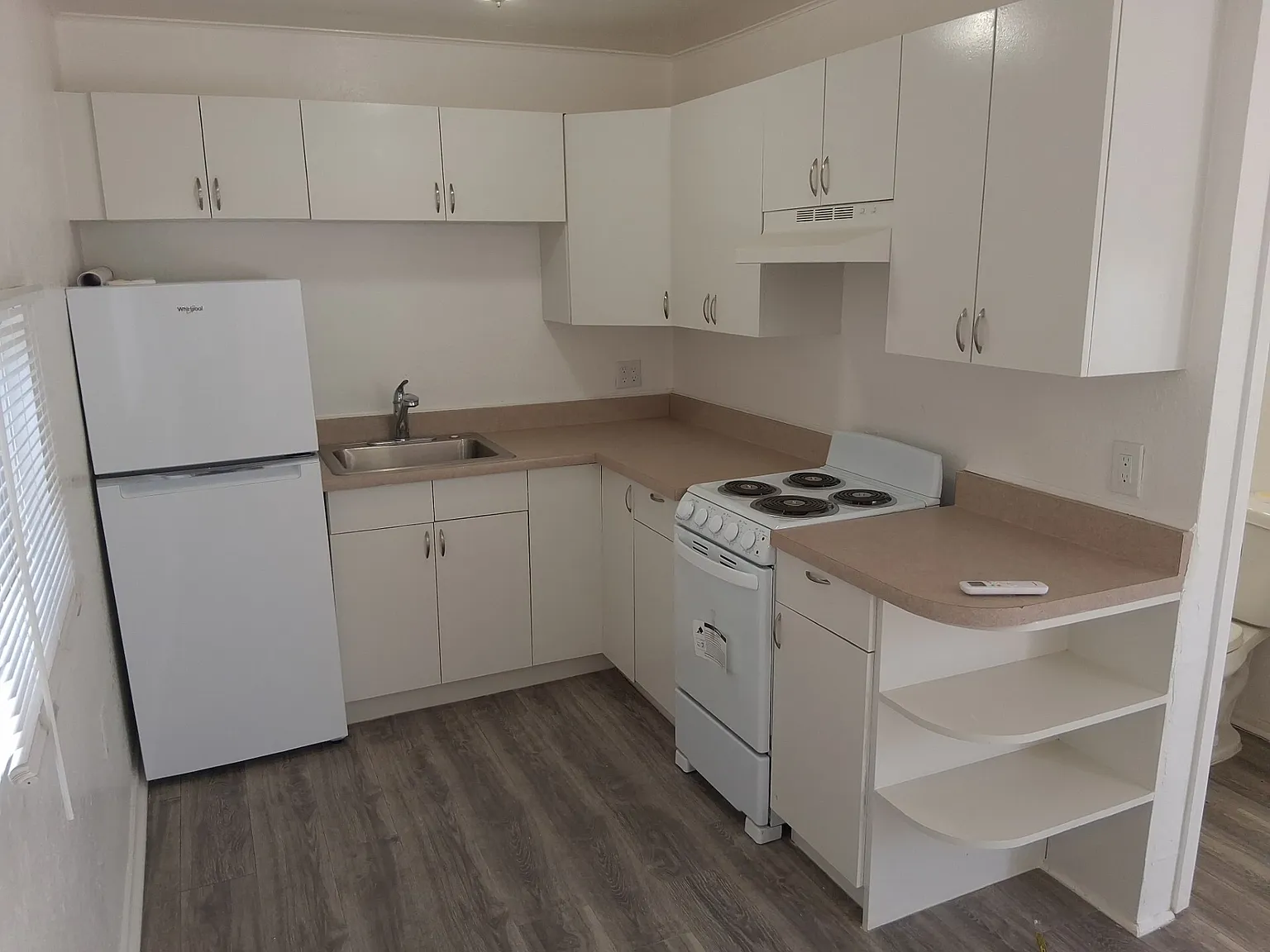 QC: W Lincoln St 220 - 3 — Photo 2