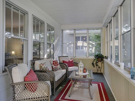 4th image of 1595 Wellesley Ave