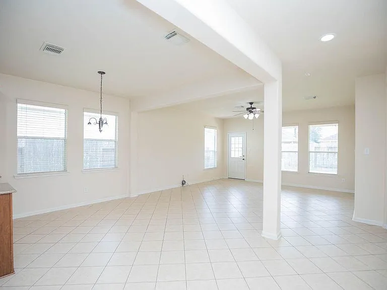 7427 Boerne Creek Dr — Photo 4
