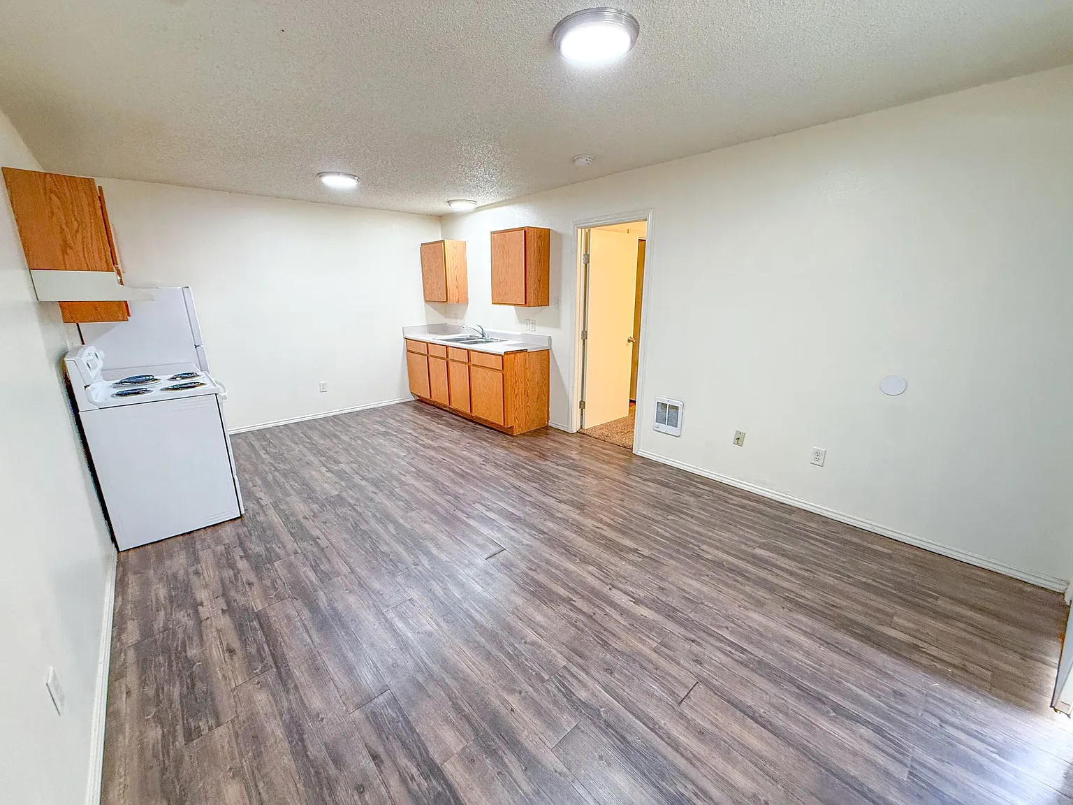 New West Apartments — Photo 2