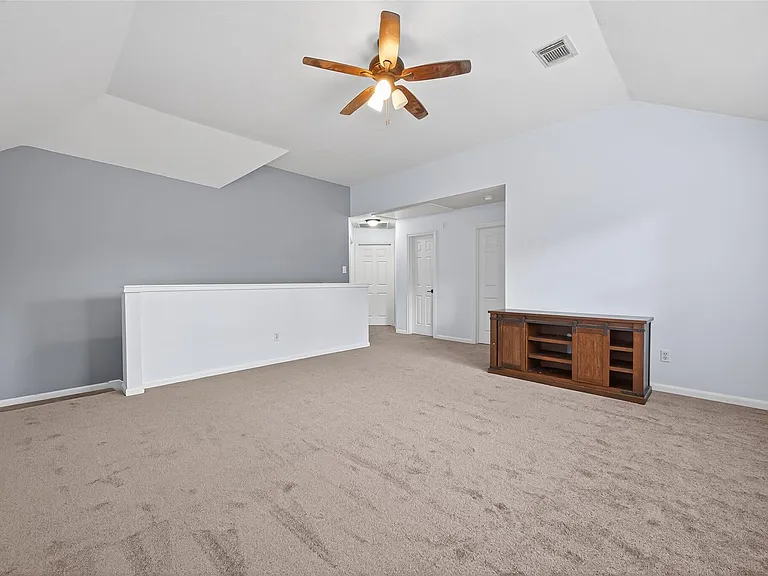 232 Doncaster St — Photo 34