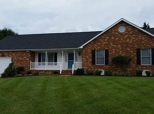 366 Shade Tree Dr, Colonial Heights, VA 23834