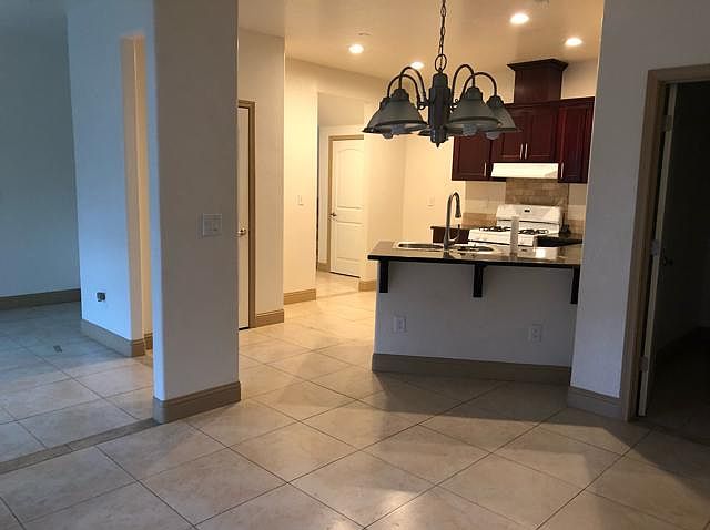 2nd image of 880 Claremont Ave