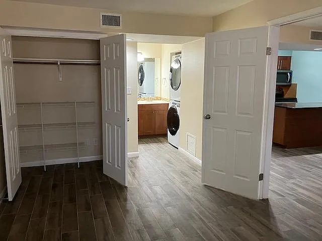 7685 Northcross Dr #406 — Photo 14