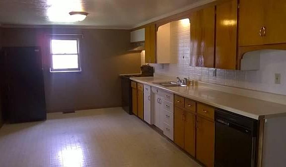 5th image of 58 Waterford St