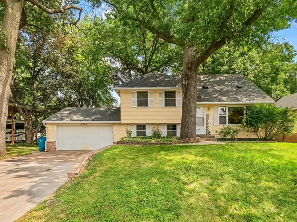 262 N Star Ln, Circle Pines, MN 55014