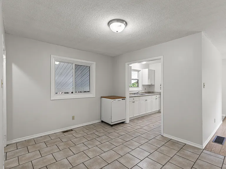 477 Rippleton Rd — Photo 10