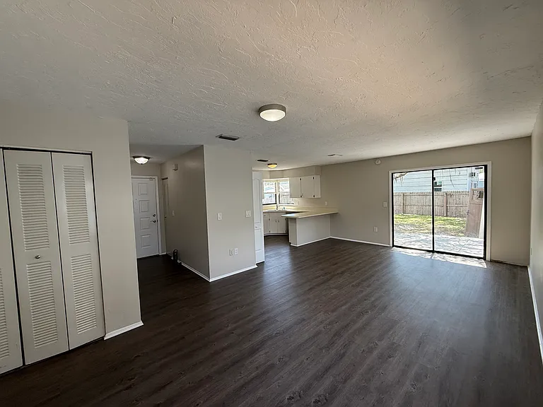 3061 Edgewood Ter — Photo 6