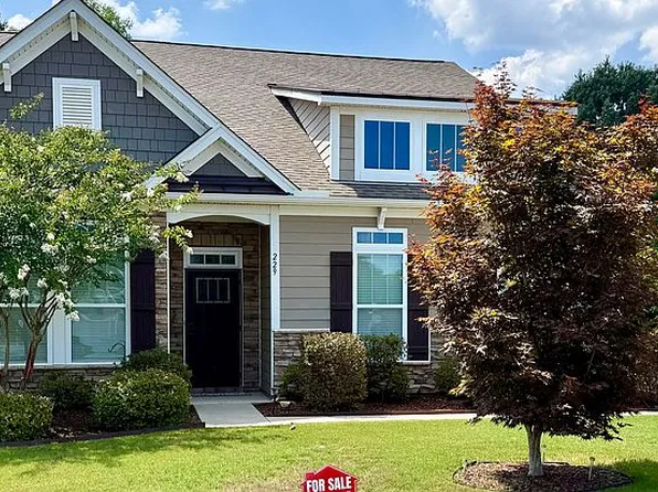 229 Hunters Hill Dr, Statesville, NC 28677