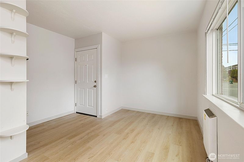 3rd image of 7618 Greenwood Avenue N