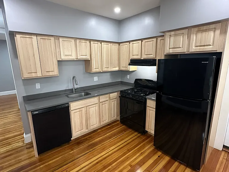 4 Sumner Sq #2 — Photo 4