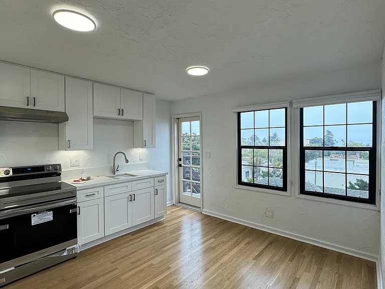 590 Poli St — Photo 8
