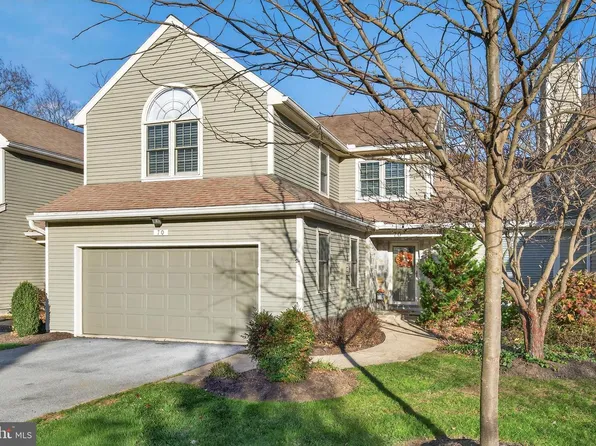 70 Deer Ford Dr, Lancaster, PA 17601
