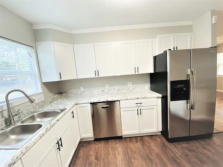 503 Forest St — Photo 9