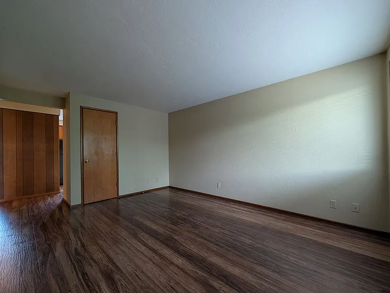Silver Lace Apartments — Photo 3