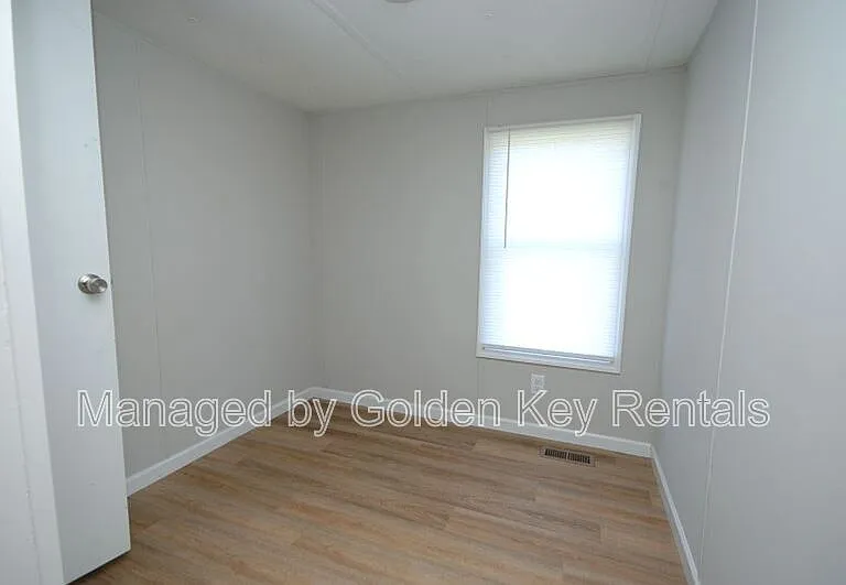 104 Lindsey Brooke Ln — Photo 8