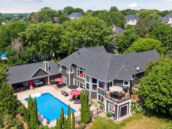 3832 Fairway Ter, Woodbury, MN 55125