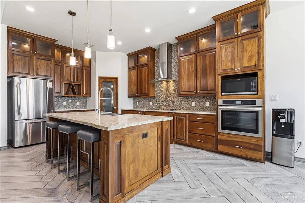 4 bed, 4.0 bath, 2494 sqft, $2,950 — Photo 4