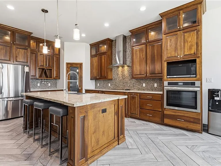 1612 Red River Ave — Photo 4