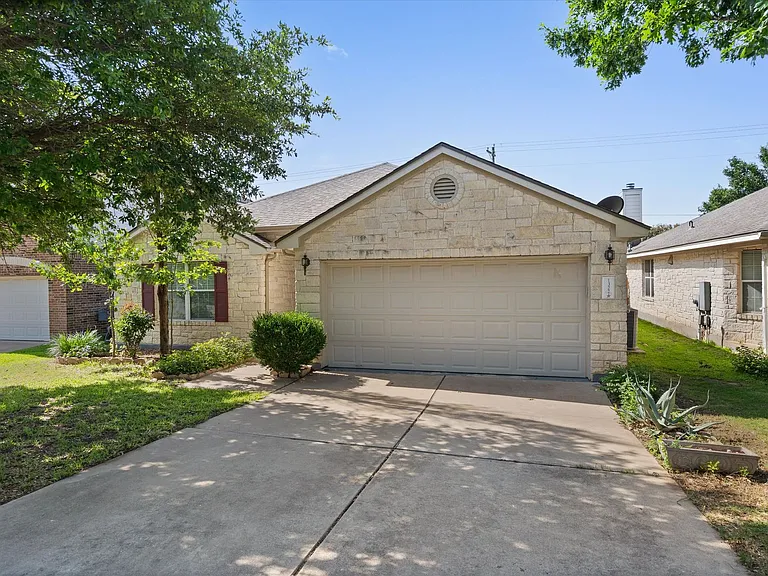 1322 Tumbling River Dr — Photo 3
