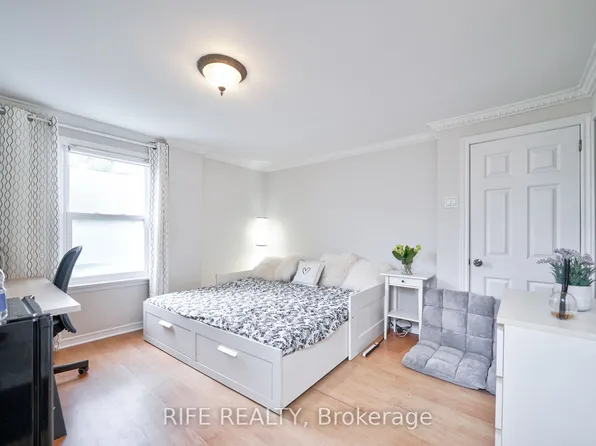 239 Crestwood Rd, Vaughan, ON L4J 1A8