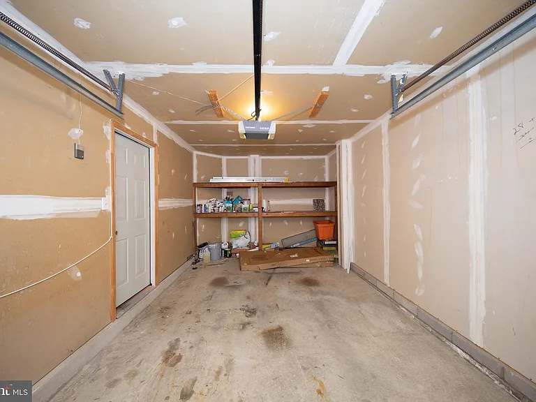 130 Spencer Cir — Photo 36
