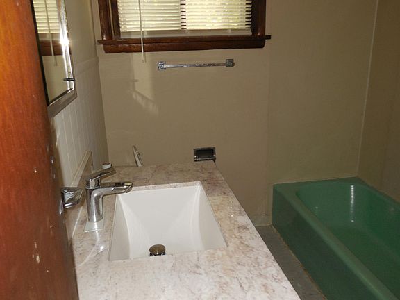 4th image of 1324 Byron Ave