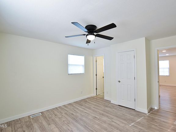 5th image of 3209 Sunset Ave