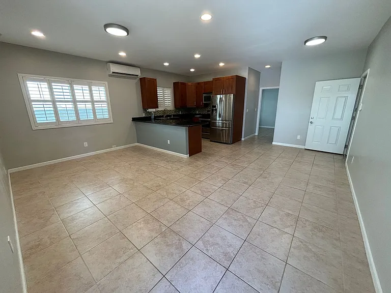 812A 18th Ave — Photo 3