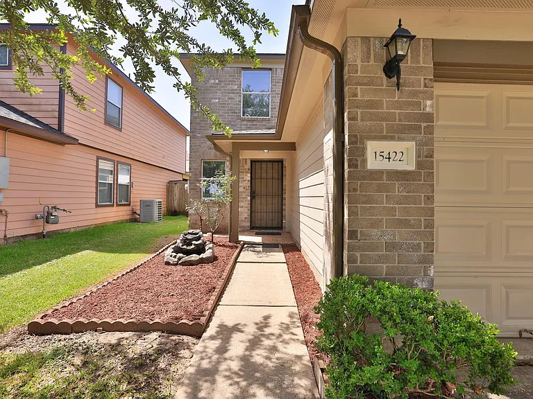 15422 Ferness Ln — Photo 5