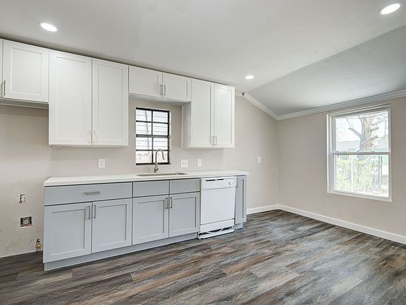 4th image of 418 S Kansas St
