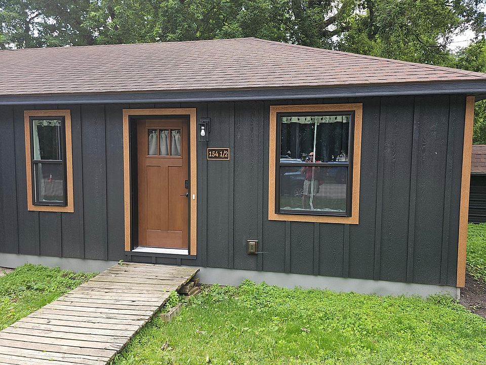 1st image of 154 3rd Ave