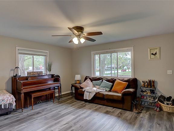 5th image of 410-420 3rd St