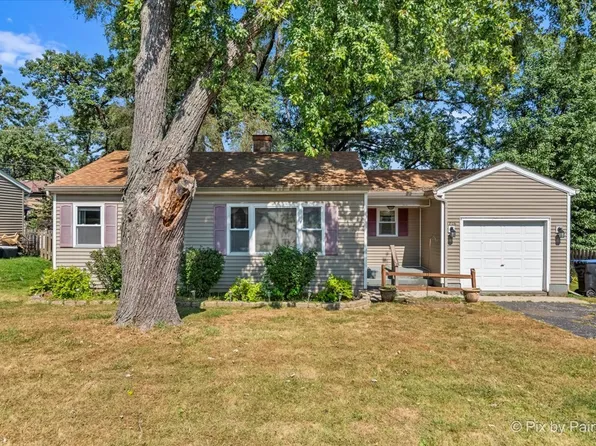 1706 W Oakleaf Dr, McHenry, IL 60051