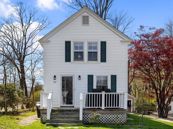 32 Taunton St, Wrentham, MA 02093