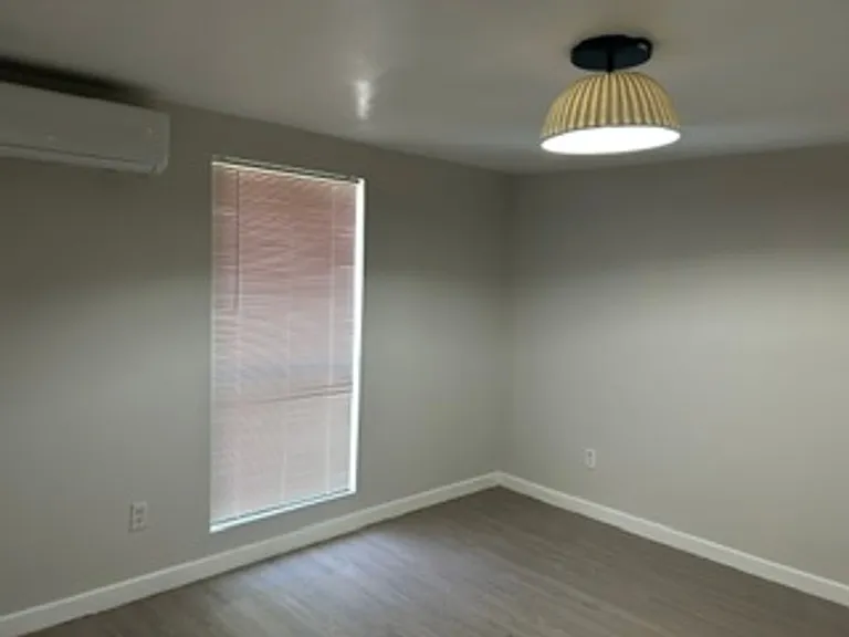 2523 S Vernon Ave — Photo 4