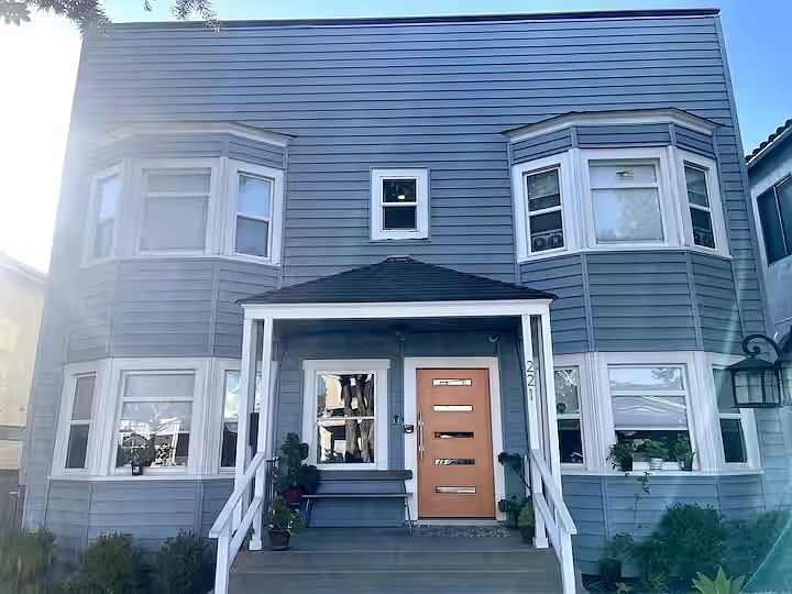 1st image of 221 Concord St #109