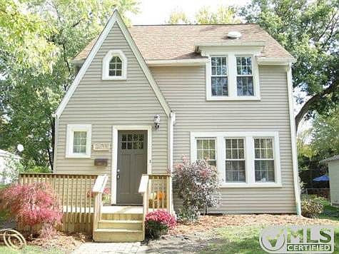 Charm, character & curb appeal!!