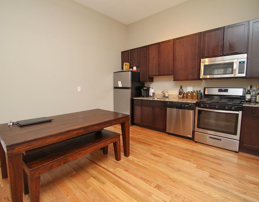 2nd image of 818 Chestnut St Ste 01