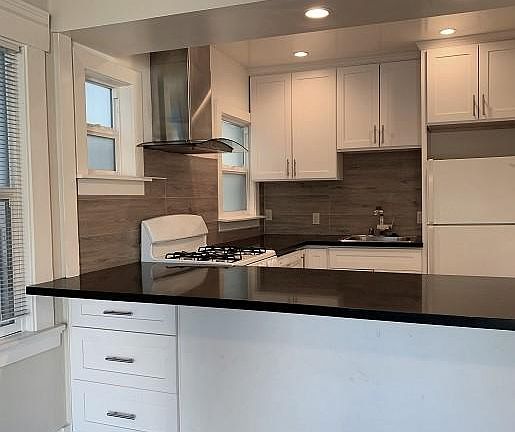 3rd image of 1221 Capuchino Ave APT D