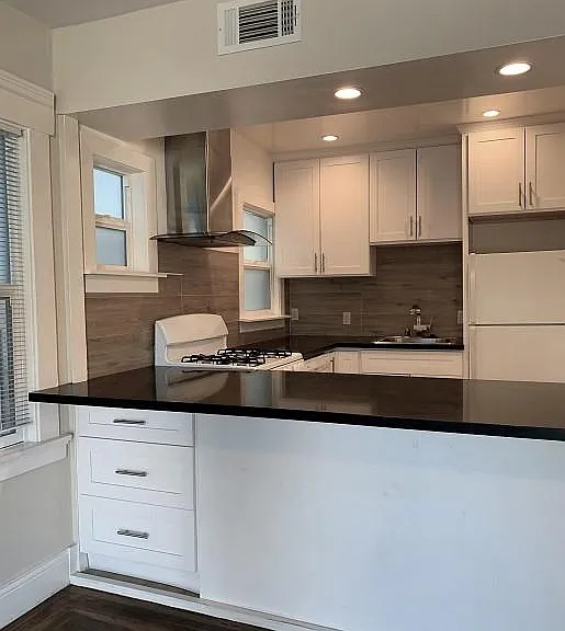 1221 Capuchino Ave #D — Photo 3
