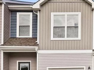 18 Bloomsbury St, Falling Waters, WV 25419